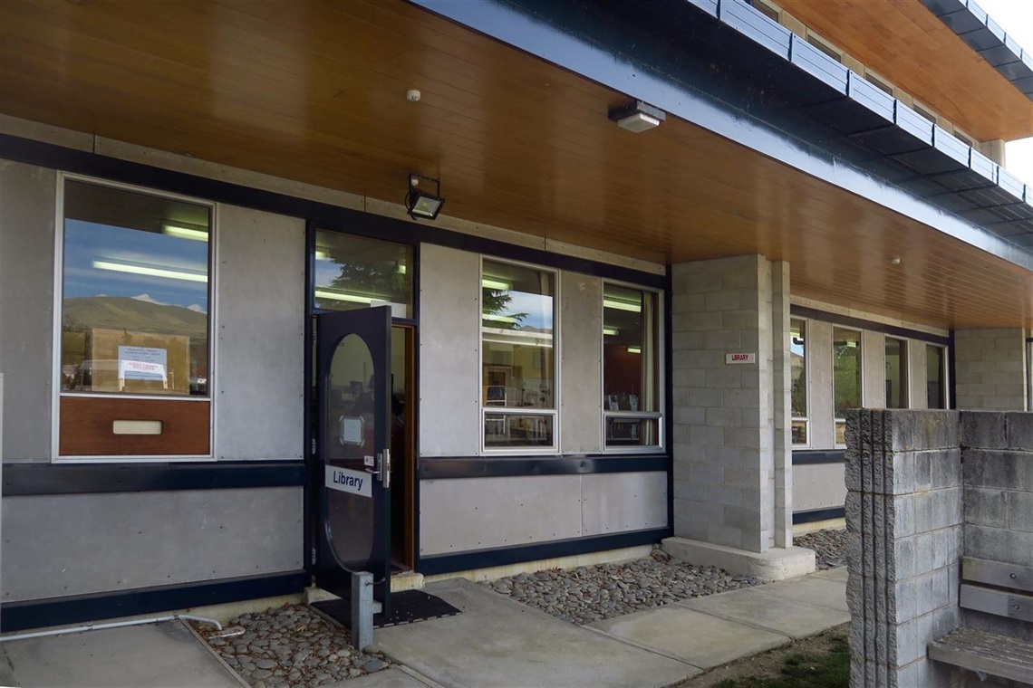 Front entrance to the Otematata Community Library