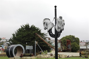 Roundabout play equipment
