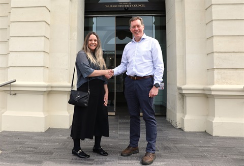 Mayor CE Handshake.JPG