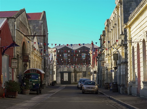 Standard JPG-harbour street.jpg