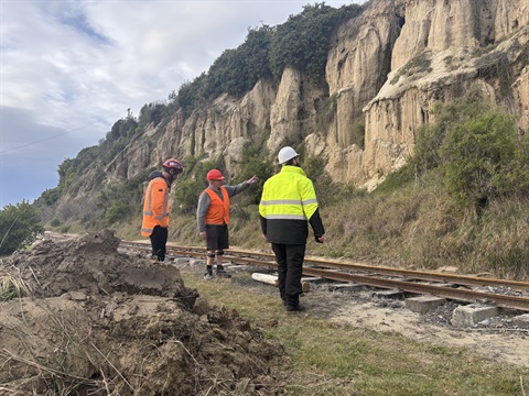 Mat Avery of GSI NZ, Harry Andrew of Oamaru Steam and Rail and Recovery Manager Elliot Ball.JPG